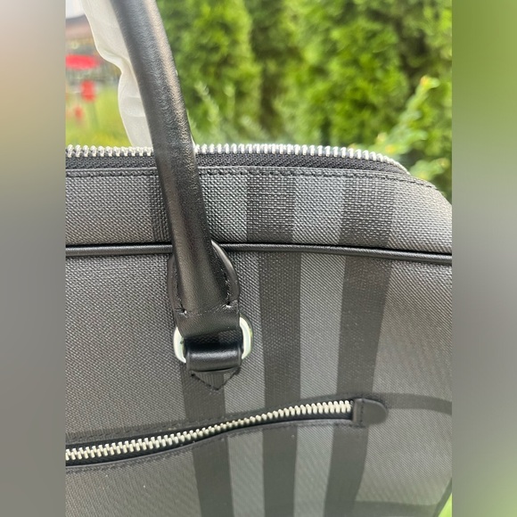 BURBERRY MEN’S BLACK Nova Check Grey black leather CROSSBODY MESSENGER BAG - Picture 13 of 16